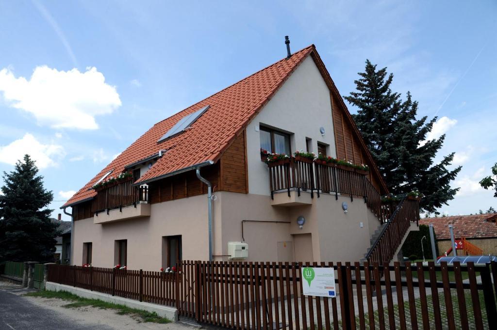 Arany Szolo Wellness Apartmanhaz Heviz Exterior photo